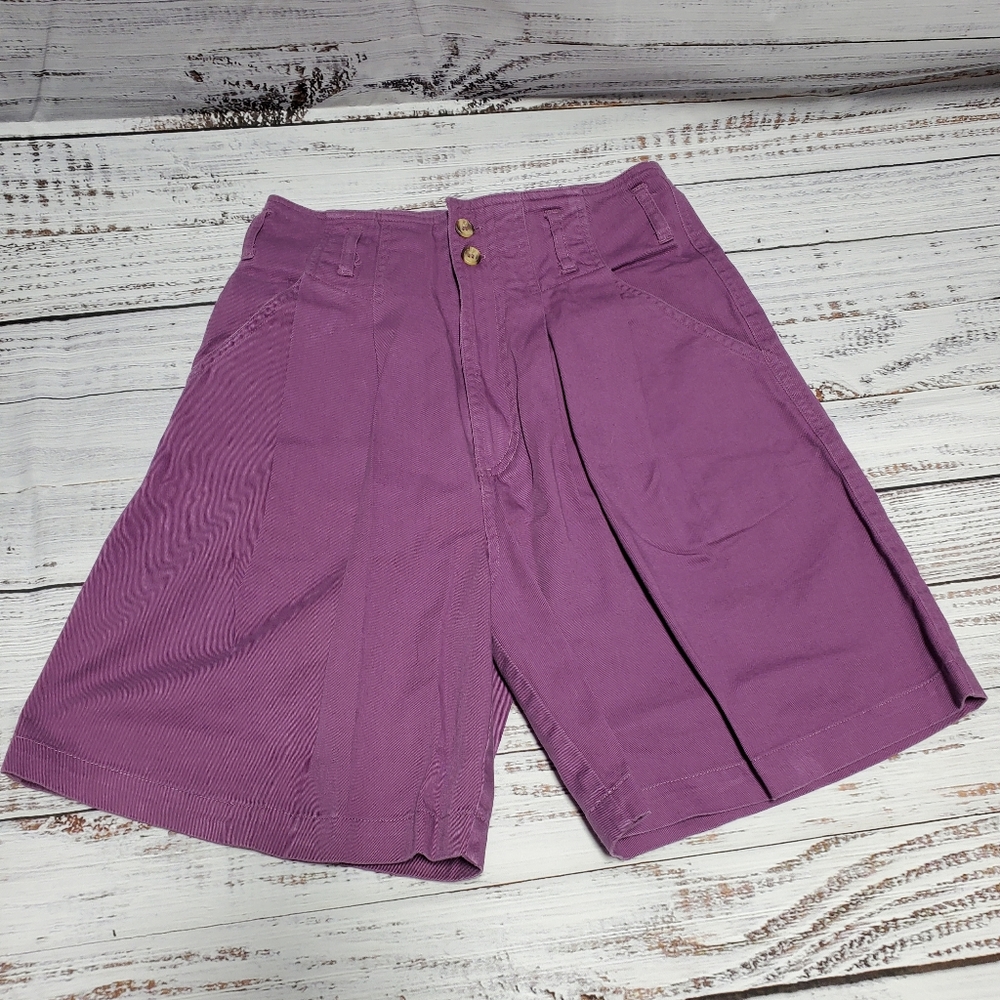 Vintage High waisted pleated mom shorts size 6 purple pleats